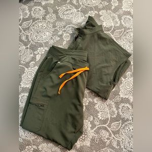 FIGS scrub set  Zamora Jogger scrub pant bottom XXL and RAFAEL scrub top size XL